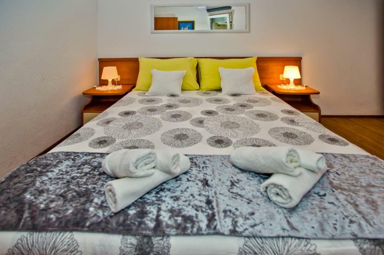 Apartments Bubalo Đảo Hvar Ngoại thất bức ảnh